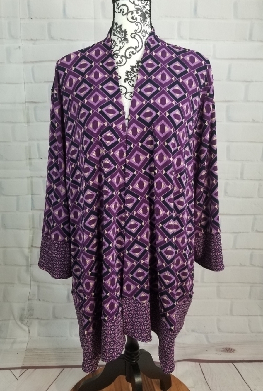 Chico's geo print long sleeve stretch knit size 4